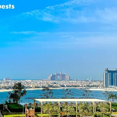 HiGuests - Sunlit 1 BR Escape with Emaar Beachfront Access