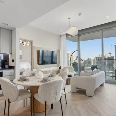 Stylish 2 Bedroom with Panoramic canal View