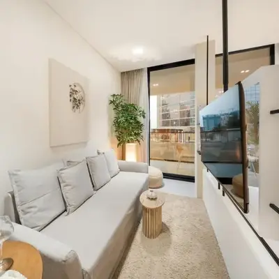 FIRST CLASS Studio Stylish Near Circle Mall