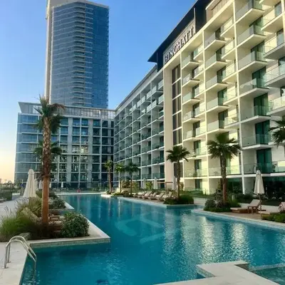 Elegant Dubai Stay Pool