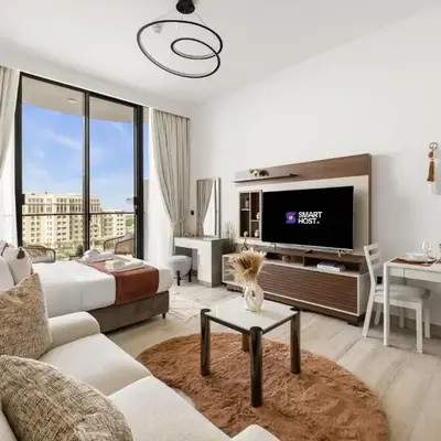 Chic Studio with Balcony & Pool in Oxford Gardens