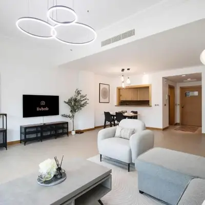 Spacious 1B in Palm Close to Palm Mall