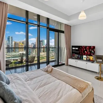 Dubai Business Bay Modern Cozy Studio with Skyline Views & Lagoon Pool Access