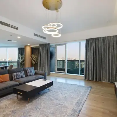 Elite Duplex Penthouse Steps from Metro & Marina