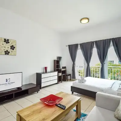 Luxury Escapes - Tranquil Studio Near Furjan Metro - Relaxing Holiday Retreat