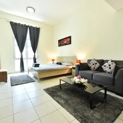 Luxury Escapes - Spacious Fully Furnished Studio Apt - Next to Metro