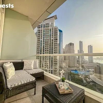 HiGuests - Exceptional Apt with Furnished Terrace By the Sea