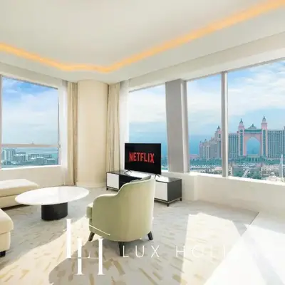 LUX Iconic Views at The Palm Tower Suite 3