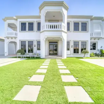 Signature 6BR Villa with Assistant Room and Private Pool in Frond F Palm Jumeirah by Deluxe Holiday Homes