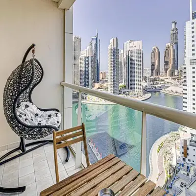 Canal View apartment in Marina