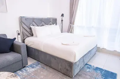 a bedroom with a large bed and a couch at Royal Oceanic in JBR by HAPPY SEASON in Dubai