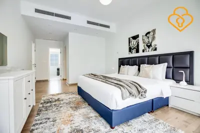 a white bedroom with a large bed and a rug at Keysplease Amazing 2 B/R Villa With private Pool, JVT in Dubai