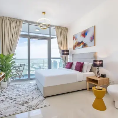 Full Golf View Studio in Damac Hills - Host & Stay